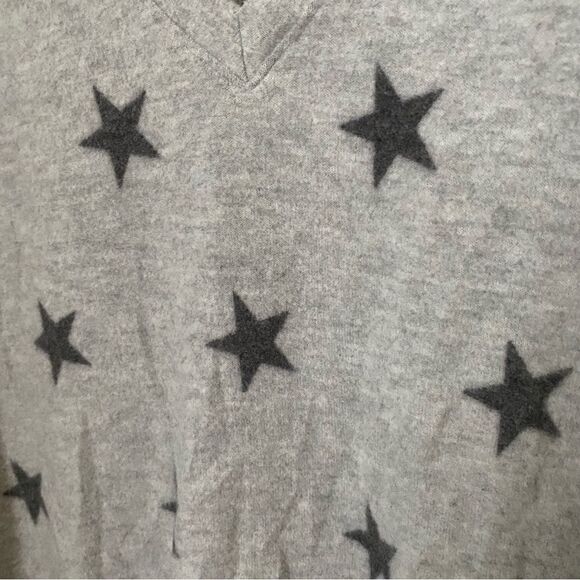 Socialite Top Long Sleeve Fleece Soft Star Print Gray Casual V-Neck Cozy Neutral - Picture 3 of 9
